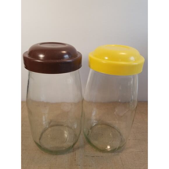 Vintage Carlton Glass Jars‎ (2 Jars) 1 Yellow 1 Brown Lid 1.5 Liter - Picture 1 of 9